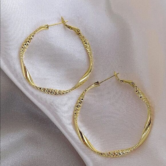 5/$25 GOLD HOOP EARRINGS - Picture 3 of 4